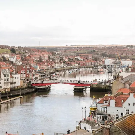 Crossing Feriehus Whitby