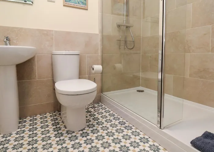 Crossing Nyaraló Whitby