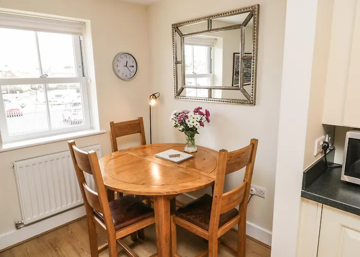 Crossing Nyaraló Whitby